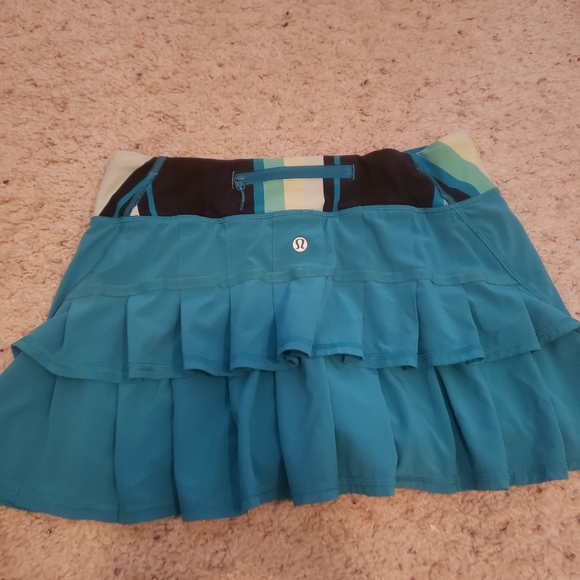 Lululemon skort 6 - Picture 3 of 3
